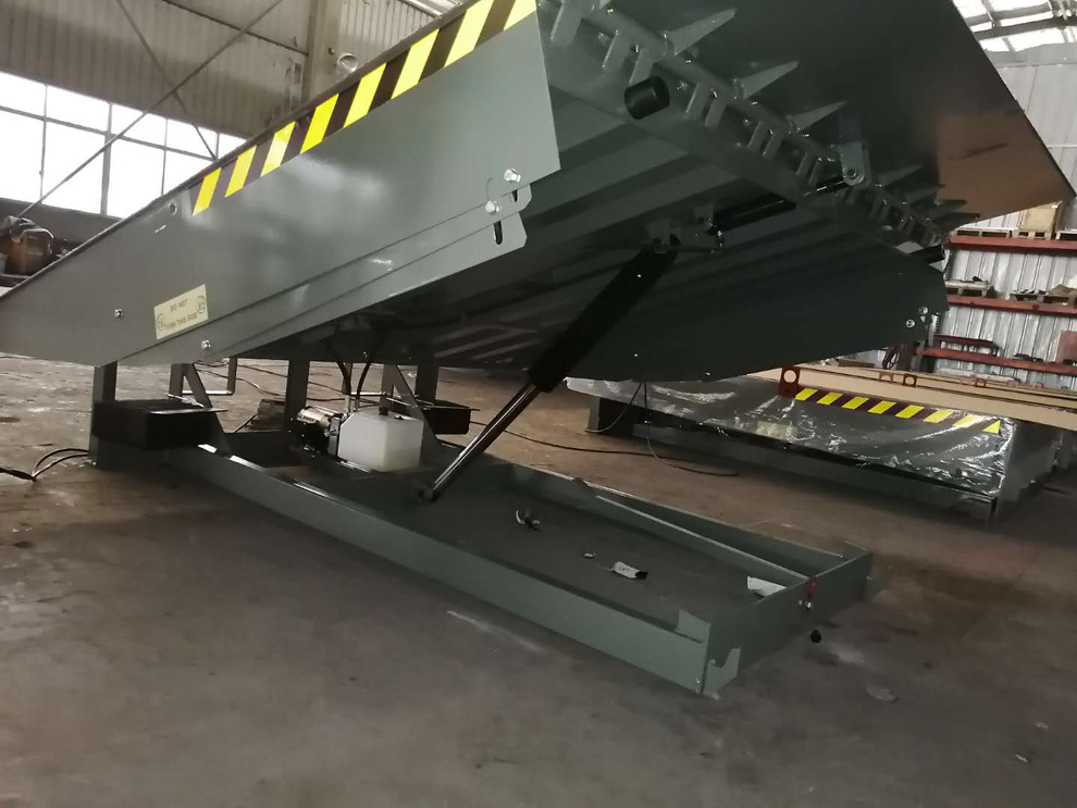 DKL-HE hydraulic dock leveler